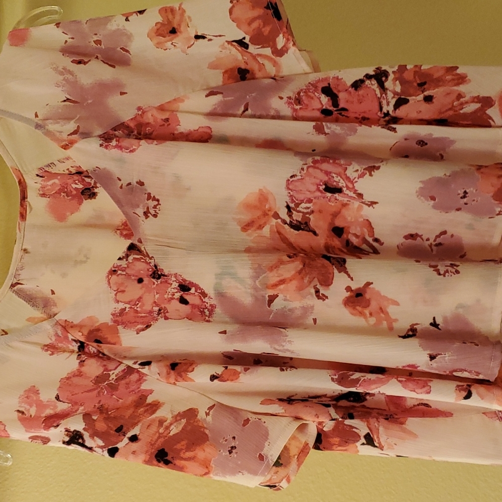 Cold shoulder top sz med